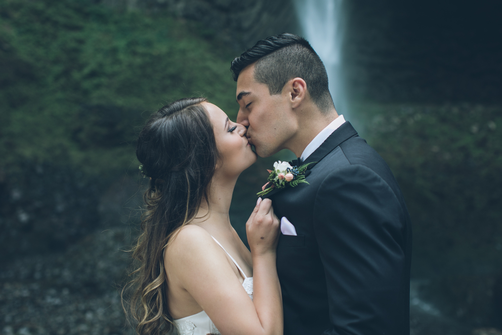 Latourell Waterfall Oregon Elopement Photographers Elope In Oregon Aniko Photography